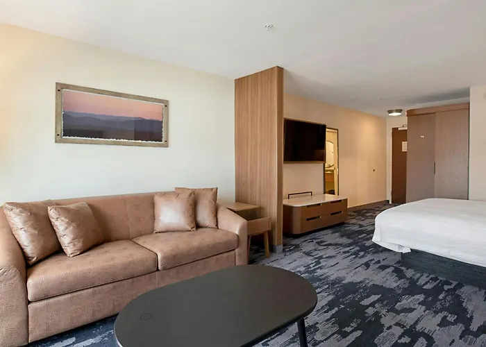 Fairfield Inn & Suites By Marriott Waterfront
