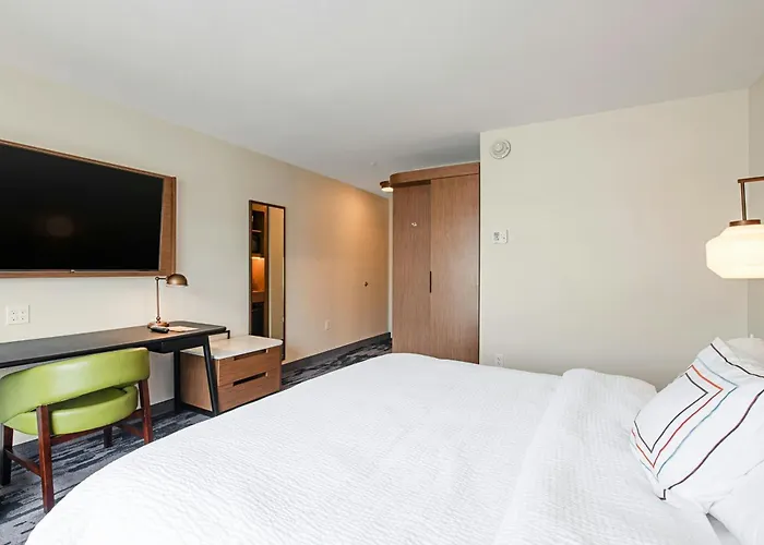 Fairfield Inn & Suites By Marriott Waterfront